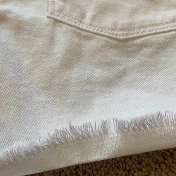 NWT Old Navy white denim shorts size 16 - Picture 4 of 5